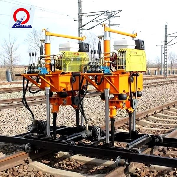 Hydraulic rail tamper machine